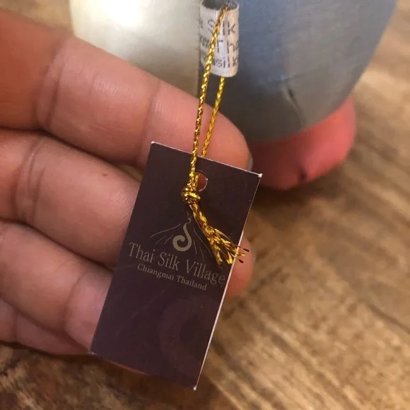 100 % Thai Silk Elephant. Multicolored and in perfect condition. BNWT - Picture 4 of 8